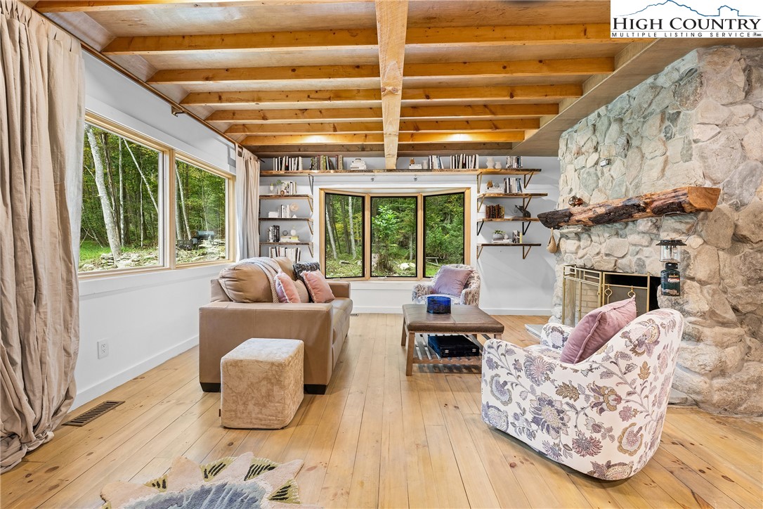 Deep Gap, North Carolina 28618, United States, 4 Bedrooms Bedrooms, ,4 BathroomsBathrooms,Residential,Active,220903