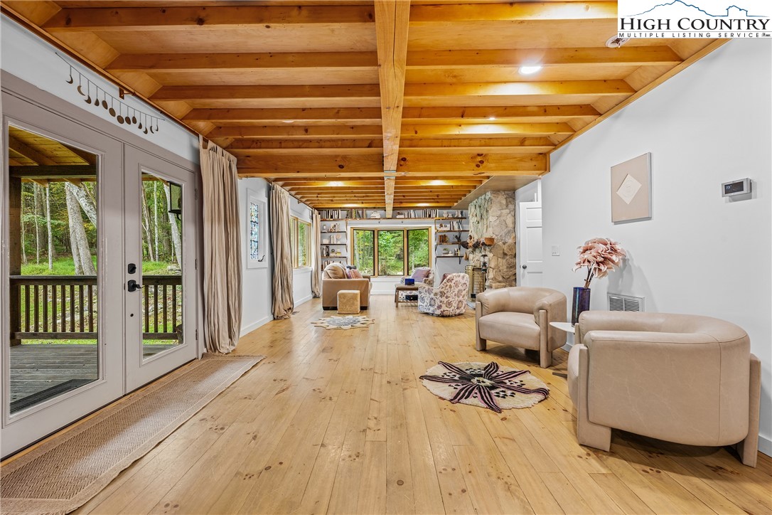 Deep Gap, North Carolina 28618, United States, 4 Bedrooms Bedrooms, ,4 BathroomsBathrooms,Residential,Active,220903