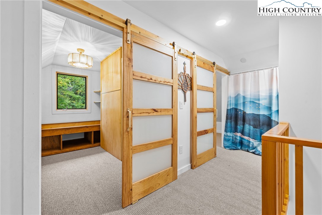 Deep Gap, North Carolina 28618, United States, 4 Bedrooms Bedrooms, ,4 BathroomsBathrooms,Residential,Active,220903