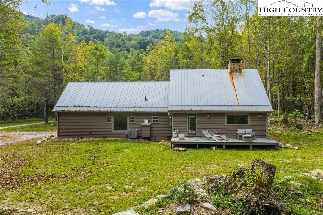 Deep Gap, North Carolina 28618, United States, 4 Bedrooms Bedrooms, ,4 BathroomsBathrooms,Residential,Active,220903