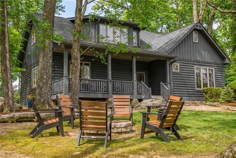 Photo of 725 Fox Den Road, Blowing Rock, NC 28605 (MLS # 260998)