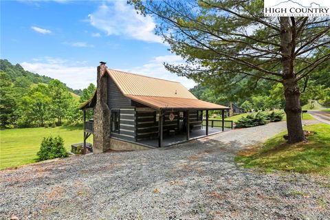 Photo of 3302 Old US Highway 421, Vilas, NC 28692 (MLS # 256857)