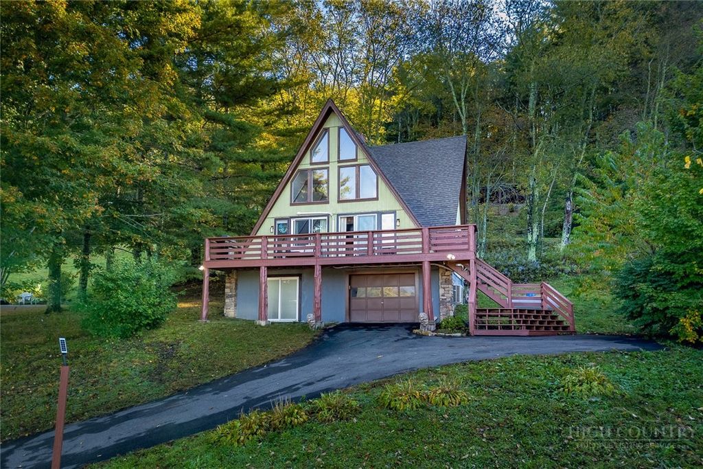 Photo of 209 Apache Street, Newland, NC 28657 (MLS # 262018)