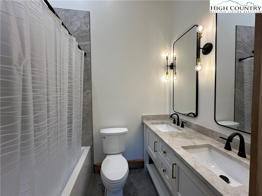 Blowing Rock, North Carolina 28605, United States, 4 Bedrooms Bedrooms, ,6 BathroomsBathrooms,Residential,Active,15561