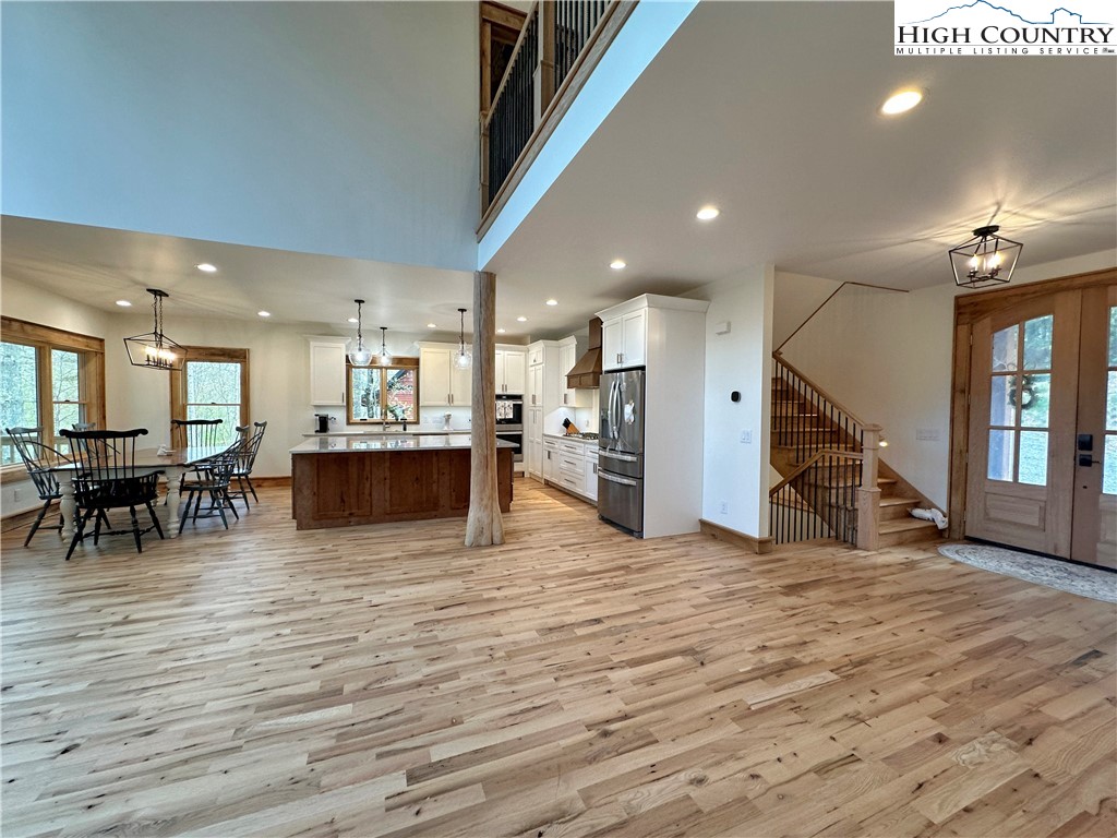 Blowing Rock, North Carolina 28605, United States, 4 Bedrooms Bedrooms, ,6 BathroomsBathrooms,Residential,Active,15561