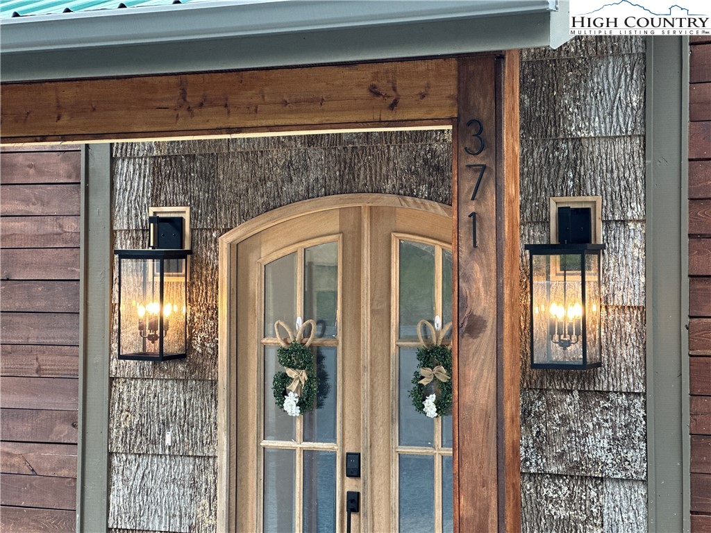 Blowing Rock, North Carolina 28605, United States, 4 Bedrooms Bedrooms, ,6 BathroomsBathrooms,Residential,Active,15561