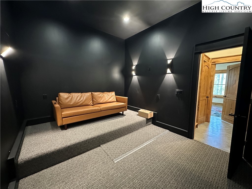 Blowing Rock, North Carolina 28605, United States, 4 Bedrooms Bedrooms, ,6 BathroomsBathrooms,Residential,Active,15561