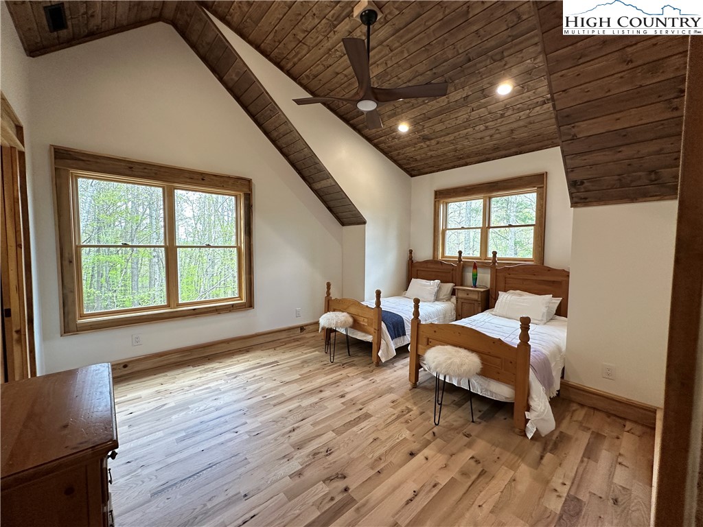 Blowing Rock, North Carolina 28605, United States, 4 Bedrooms Bedrooms, ,6 BathroomsBathrooms,Residential,Active,15561