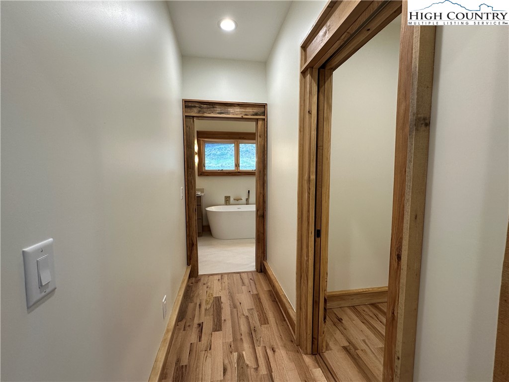 Blowing Rock, North Carolina 28605, United States, 4 Bedrooms Bedrooms, ,6 BathroomsBathrooms,Residential,Active,15561