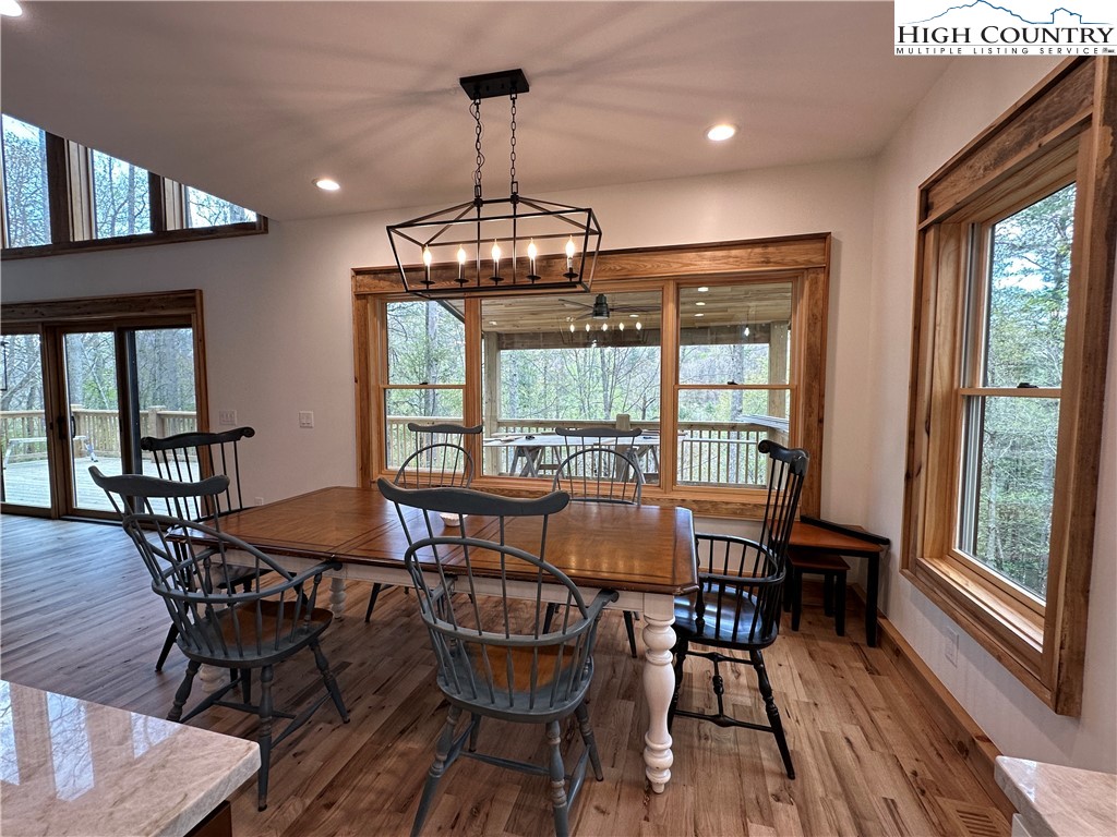 Blowing Rock, North Carolina 28605, United States, 4 Bedrooms Bedrooms, ,6 BathroomsBathrooms,Residential,Active,15561