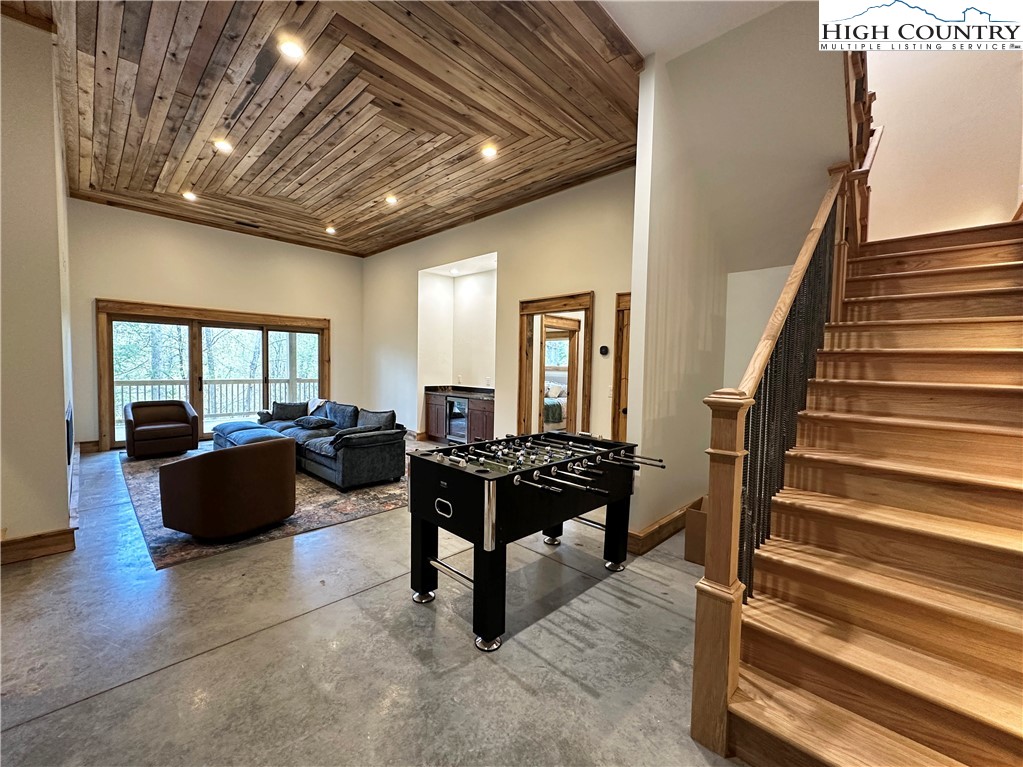 Blowing Rock, North Carolina 28605, United States, 4 Bedrooms Bedrooms, ,6 BathroomsBathrooms,Residential,Active,15561