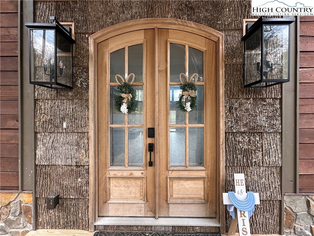 Blowing Rock, North Carolina 28605, United States, 4 Bedrooms Bedrooms, ,6 BathroomsBathrooms,Residential,Active,15561