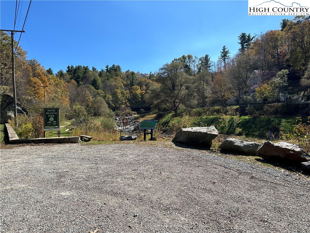 Blowing Rock, North Carolina 28605, United States, 4 Bedrooms Bedrooms, ,6 BathroomsBathrooms,Residential,Active,15561