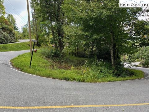 Photo of TBD Sunset Dr. & Spruce Rd., Blowing Rock, NC 28605 (MLS # 252031)