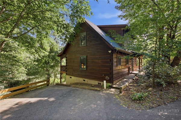 216 APPLE RIDGE LN, BLOWING ROCK, NC 28605 - Image 7de80161f367ce4ea0b217eca1c7fa9c/2398613559