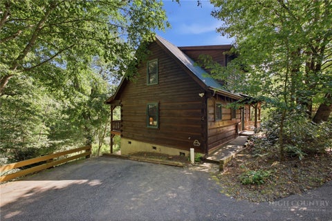 Photo of 216 Apple Ridge Lane, Blowing Rock, NC 28605 (MLS # 264293)