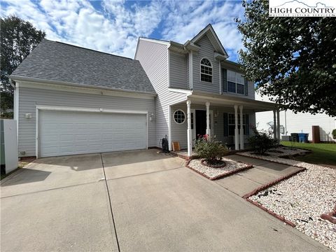 Photo of 1946 SE 9th St. Place, Hickory, NC 28602 (MLS # 257945)