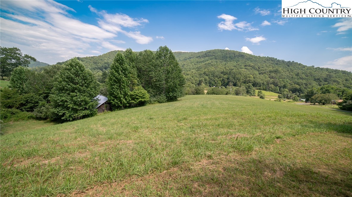 Newland, North Carolina 28657, United States, 3 Bedrooms Bedrooms, ,3 BathroomsBathrooms,Residential,Active,177482