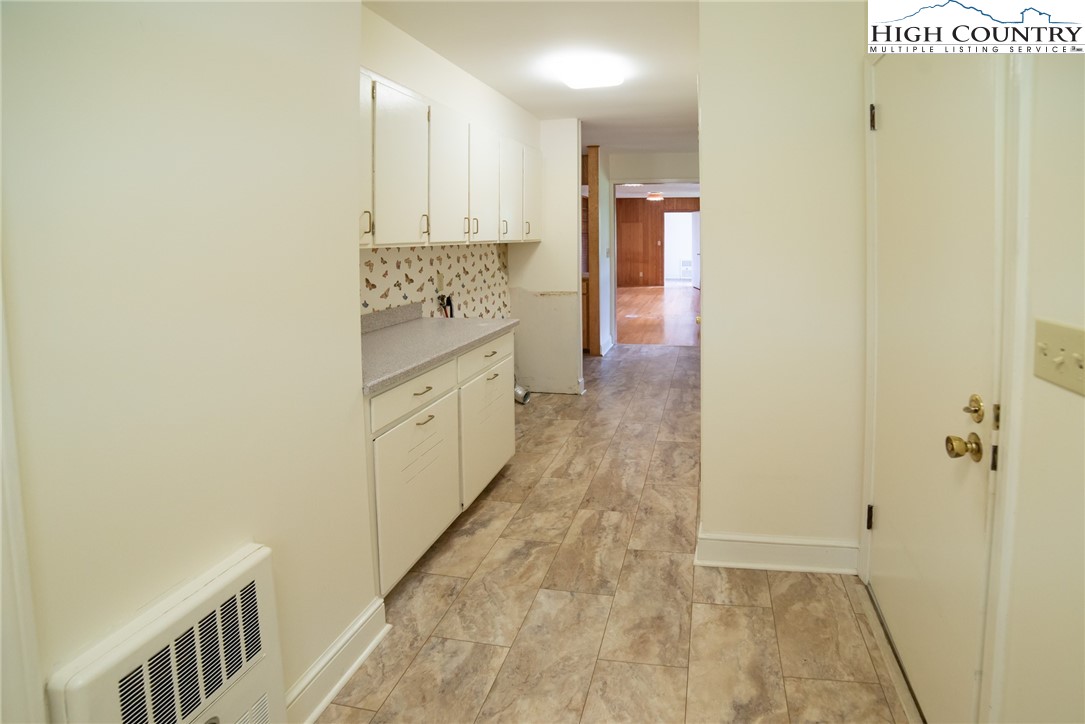 Newland, North Carolina 28657, United States, 3 Bedrooms Bedrooms, ,3 BathroomsBathrooms,Residential,Active,177482