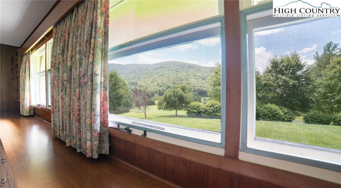 Newland, North Carolina 28657, United States, 3 Bedrooms Bedrooms, ,3 BathroomsBathrooms,Residential,Active,177482