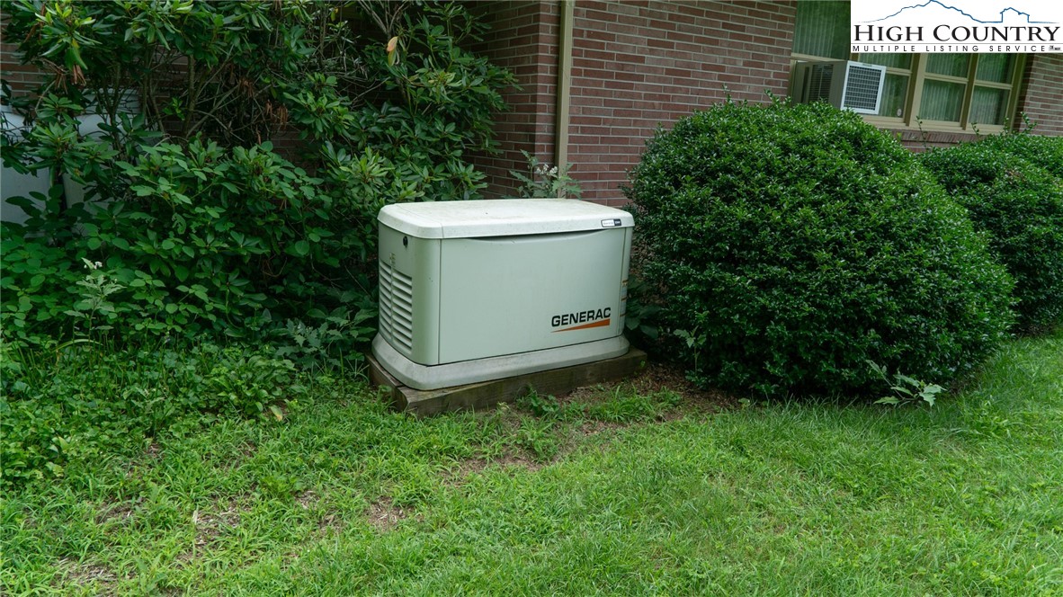 Newland, North Carolina 28657, United States, 3 Bedrooms Bedrooms, ,3 BathroomsBathrooms,Residential,Active,177482