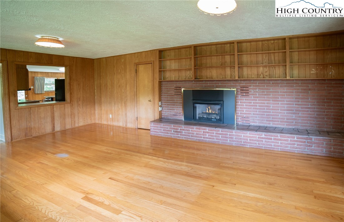 Newland, North Carolina 28657, United States, 3 Bedrooms Bedrooms, ,3 BathroomsBathrooms,Residential,Active,177482