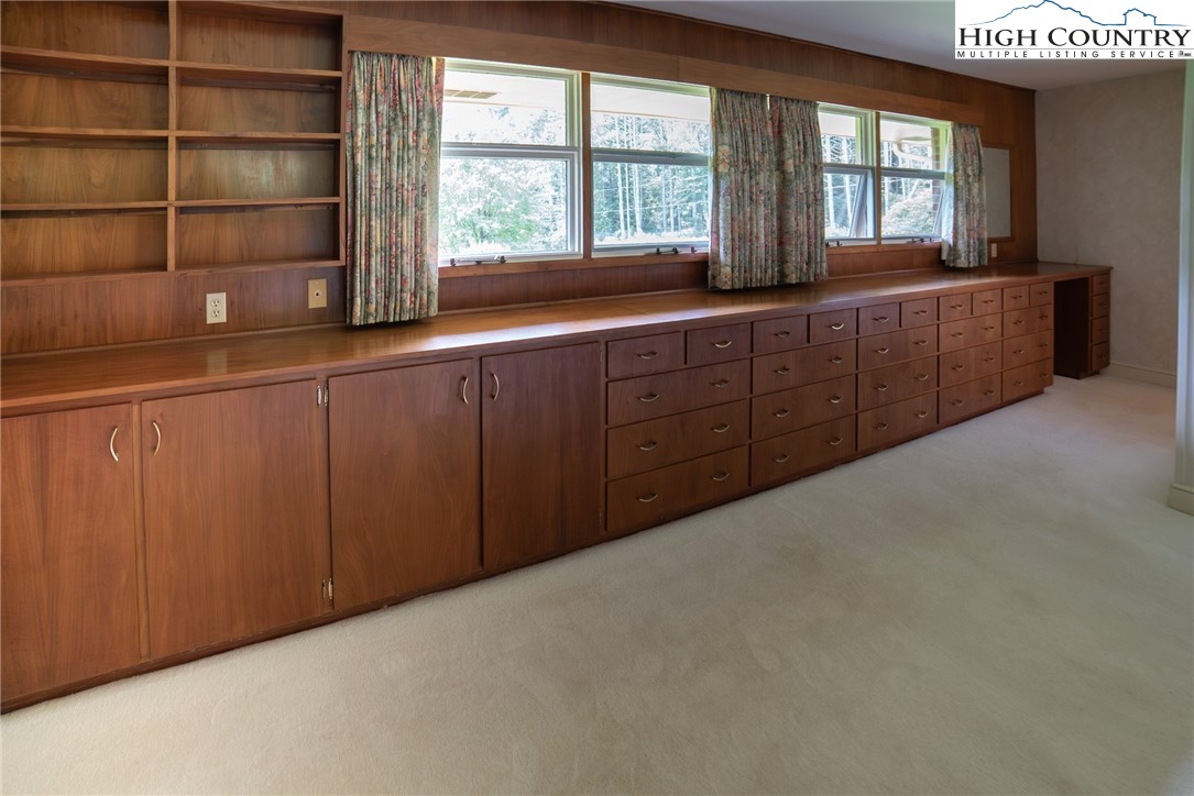 Newland, North Carolina 28657, United States, 3 Bedrooms Bedrooms, ,3 BathroomsBathrooms,Residential,Active,177482