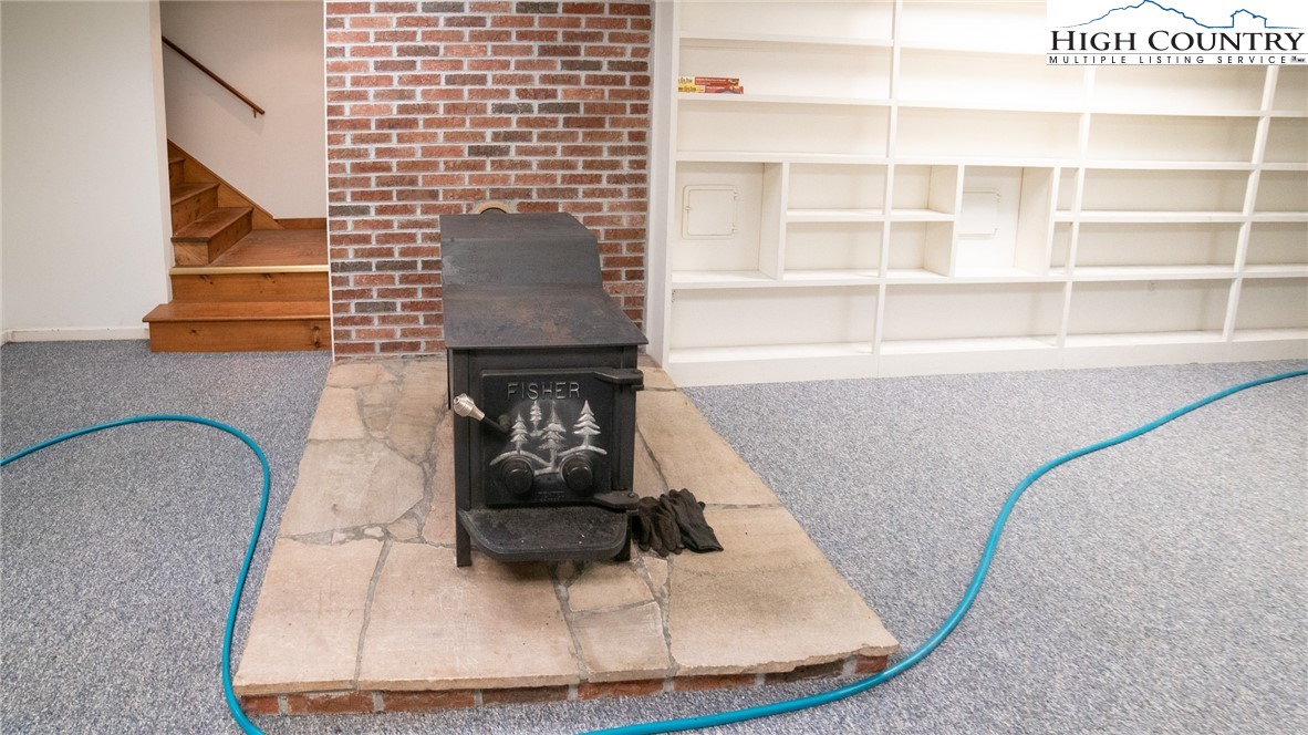 Newland, North Carolina 28657, United States, 3 Bedrooms Bedrooms, ,3 BathroomsBathrooms,Residential,Active,177482