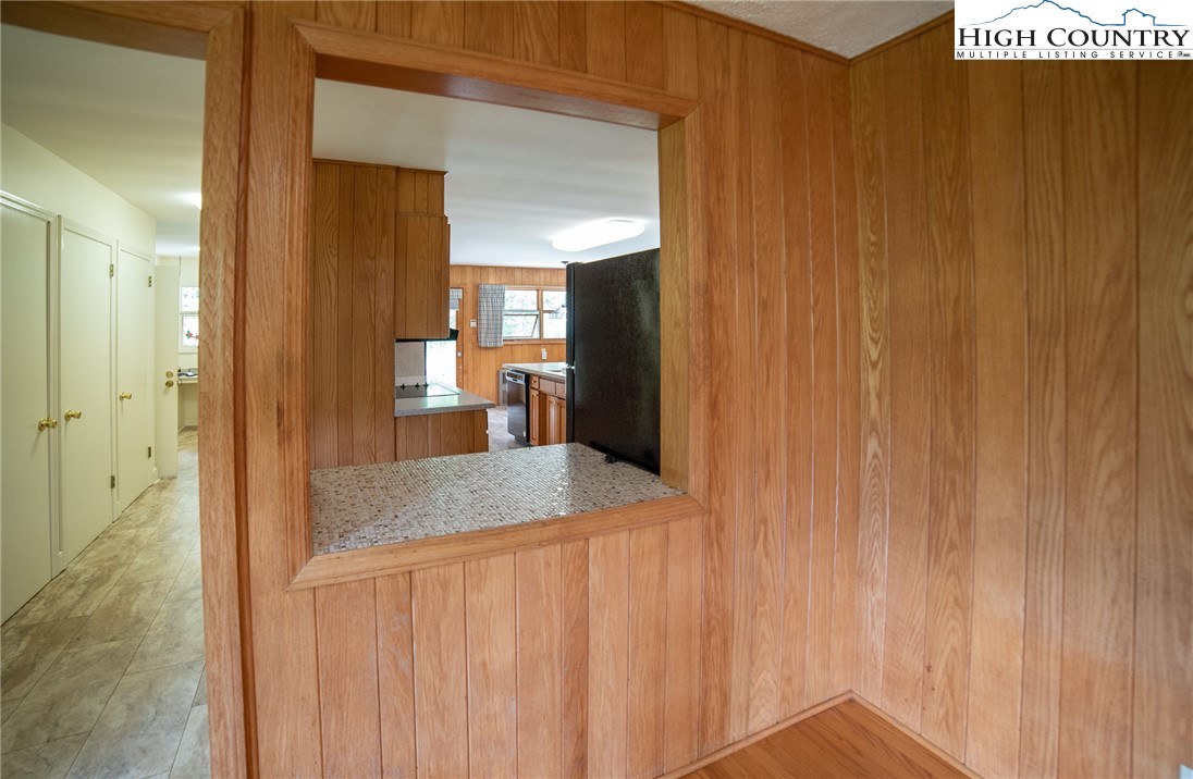 Newland, North Carolina 28657, United States, 3 Bedrooms Bedrooms, ,3 BathroomsBathrooms,Residential,Active,177482