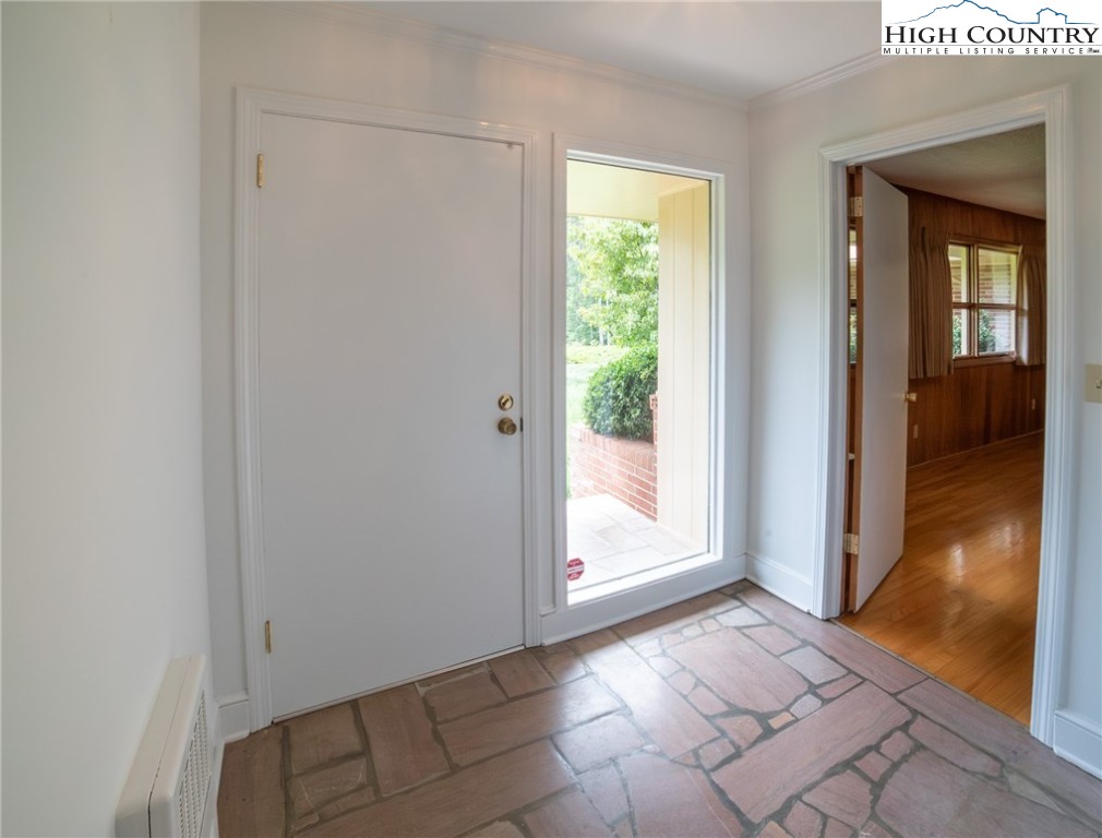 Newland, North Carolina 28657, United States, 3 Bedrooms Bedrooms, ,3 BathroomsBathrooms,Residential,Active,177482