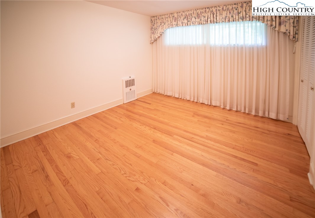 Newland, North Carolina 28657, United States, 3 Bedrooms Bedrooms, ,3 BathroomsBathrooms,Residential,Active,177482