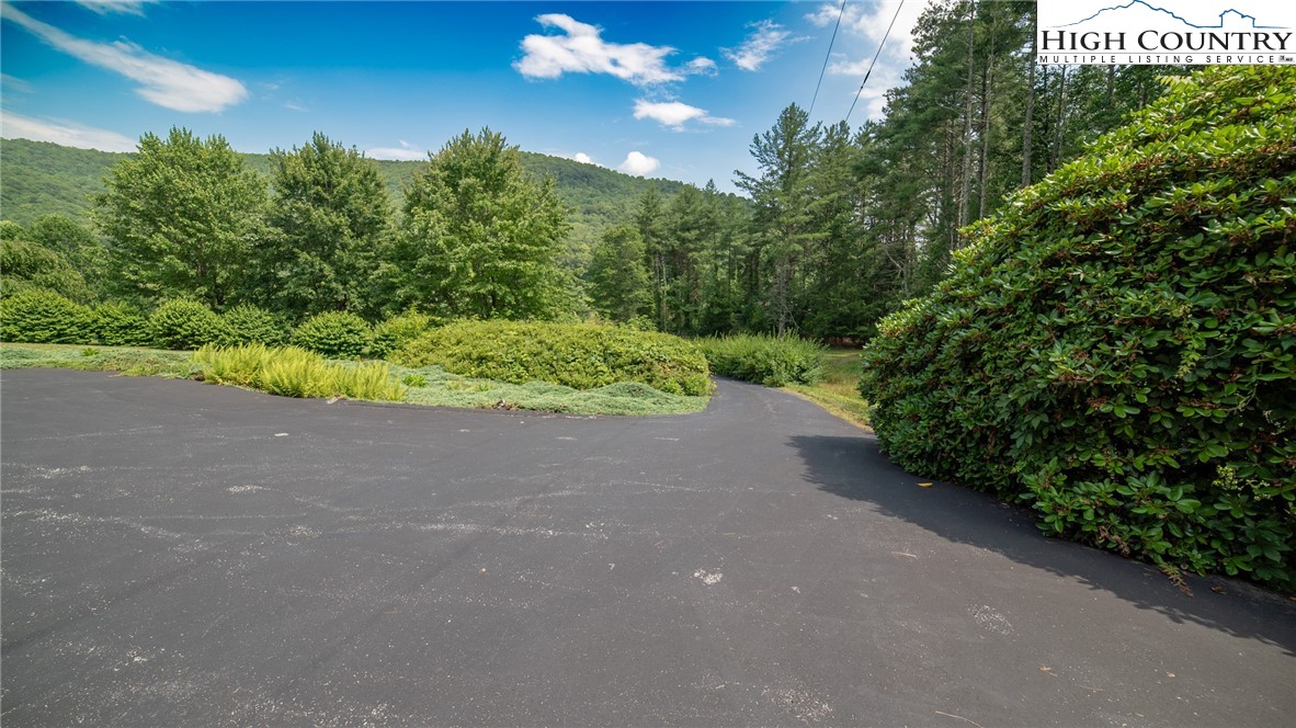 Newland, North Carolina 28657, United States, 3 Bedrooms Bedrooms, ,3 BathroomsBathrooms,Residential,Active,177482