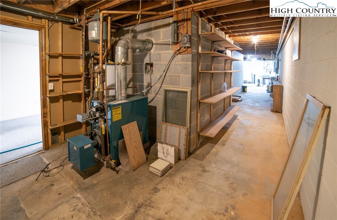 Newland, North Carolina 28657, United States, 3 Bedrooms Bedrooms, ,3 BathroomsBathrooms,Residential,Active,177482