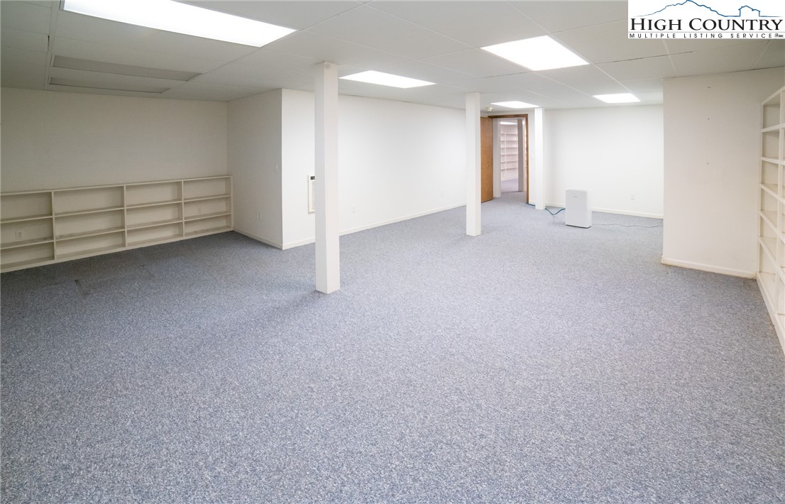 Newland, North Carolina 28657, United States, 3 Bedrooms Bedrooms, ,3 BathroomsBathrooms,Residential,Active,177482