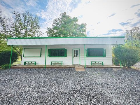 Photo of 1720 88 W Highway, West Jefferson, NC 28694 (MLS # 262099)