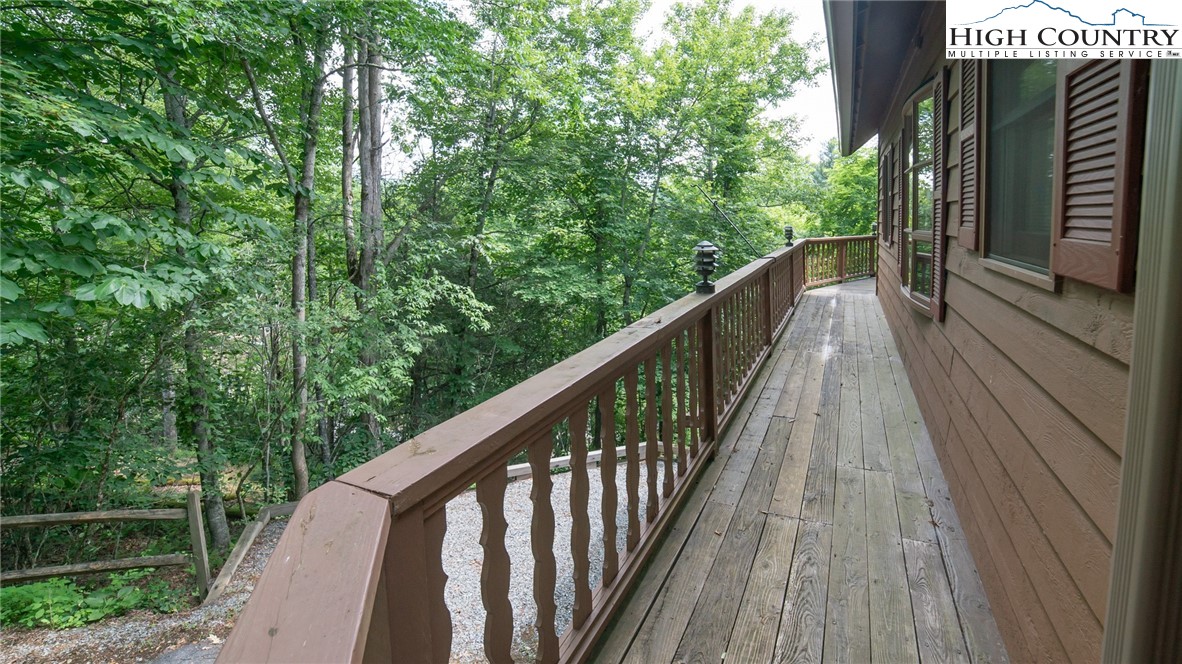 Newland, North Carolina 28657, United States, 3 Bedrooms Bedrooms, ,3 BathroomsBathrooms,Residential,Active,163524