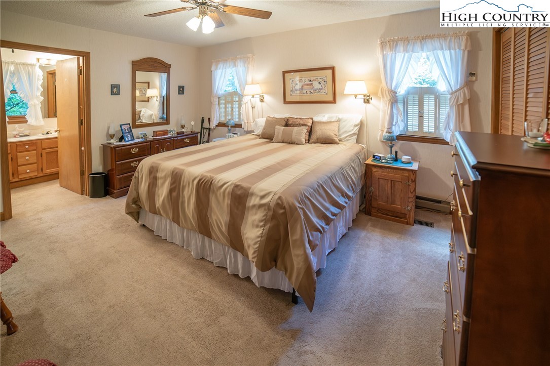 Newland, North Carolina 28657, United States, 3 Bedrooms Bedrooms, ,3 BathroomsBathrooms,Residential,Active,163524