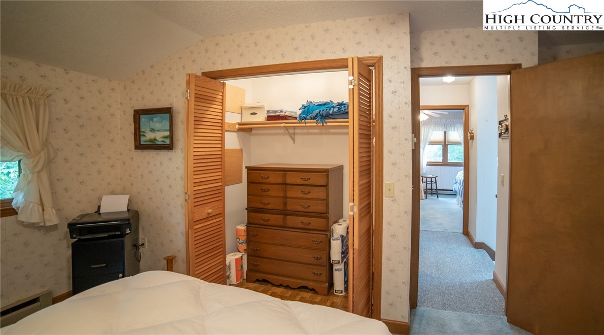 Newland, North Carolina 28657, United States, 3 Bedrooms Bedrooms, ,3 BathroomsBathrooms,Residential,Active,163524