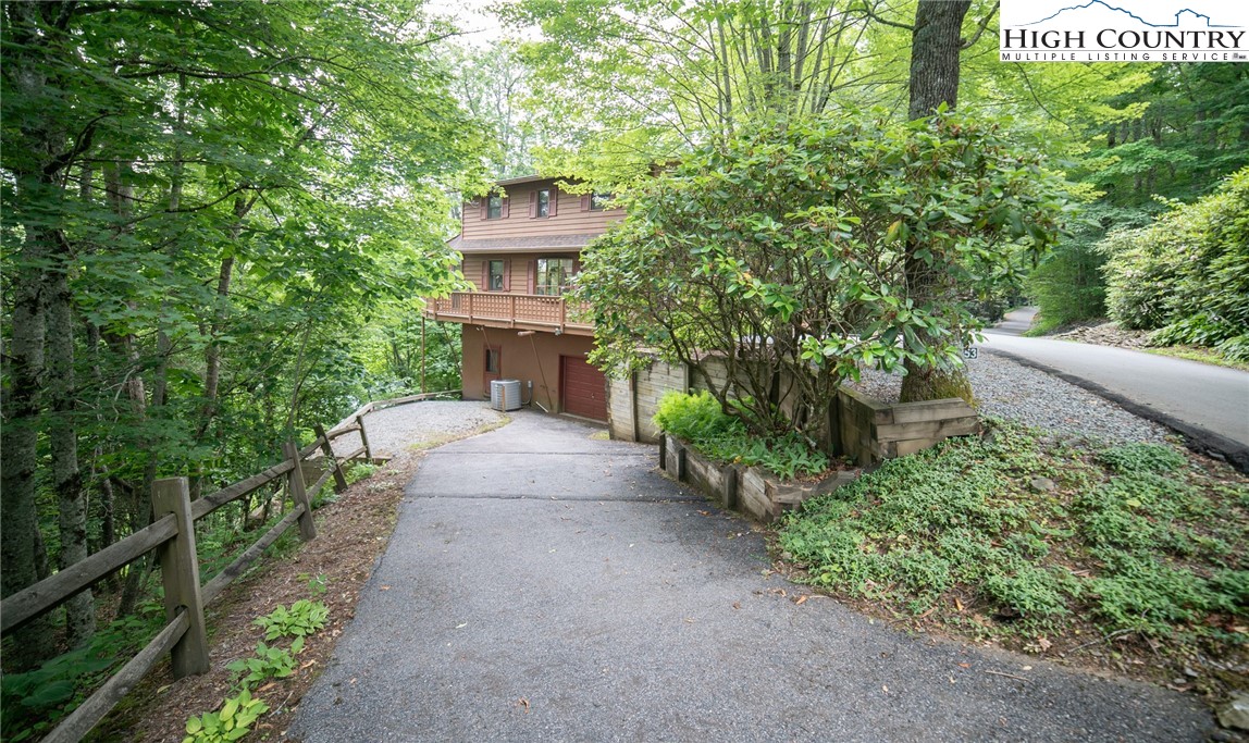 Newland, North Carolina 28657, United States, 3 Bedrooms Bedrooms, ,3 BathroomsBathrooms,Residential,Active,163524