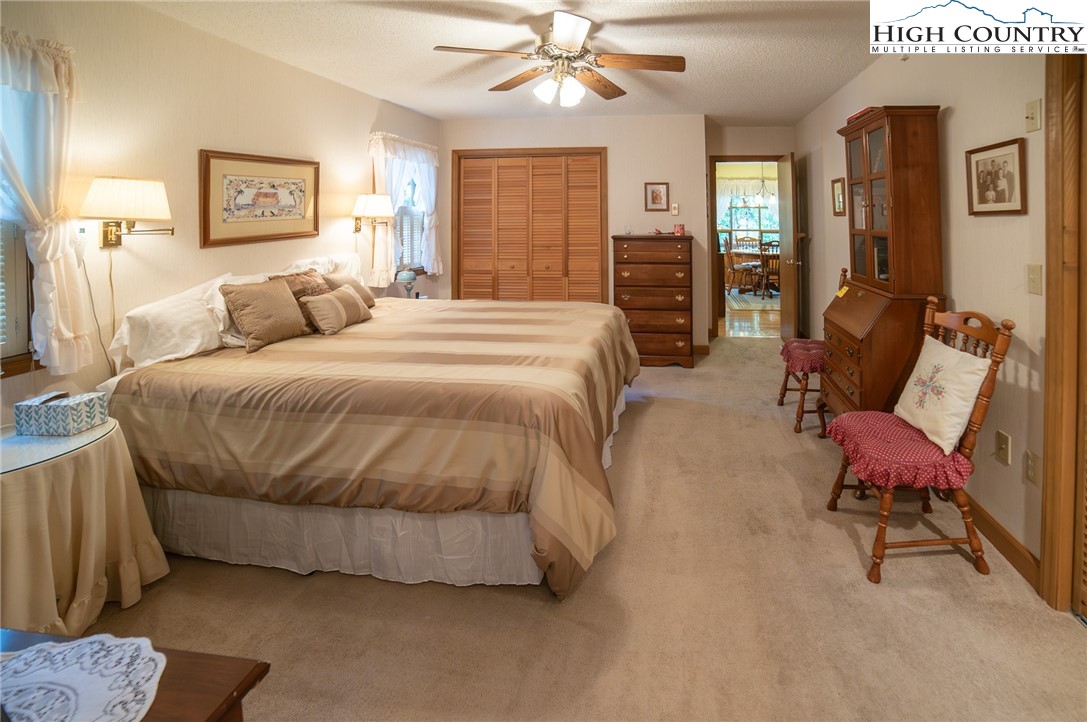 Newland, North Carolina 28657, United States, 3 Bedrooms Bedrooms, ,3 BathroomsBathrooms,Residential,Active,163524