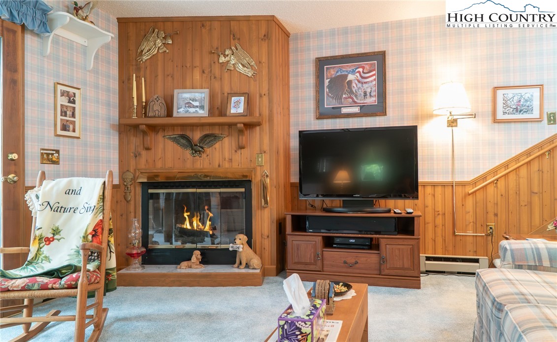 Newland, North Carolina 28657, United States, 3 Bedrooms Bedrooms, ,3 BathroomsBathrooms,Residential,Active,163524