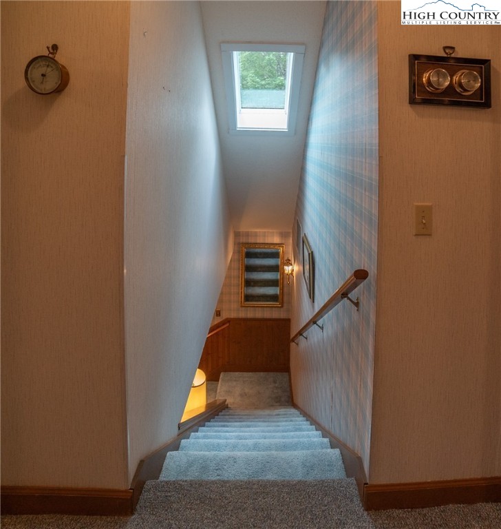 Newland, North Carolina 28657, United States, 3 Bedrooms Bedrooms, ,3 BathroomsBathrooms,Residential,Active,163524