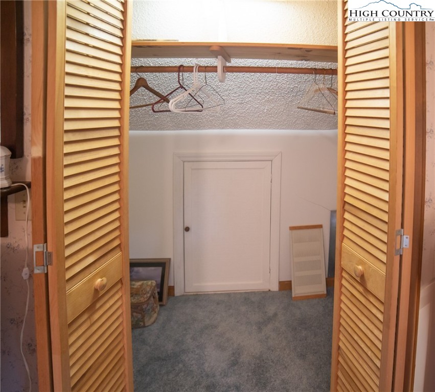 Newland, North Carolina 28657, United States, 3 Bedrooms Bedrooms, ,3 BathroomsBathrooms,Residential,Active,163524