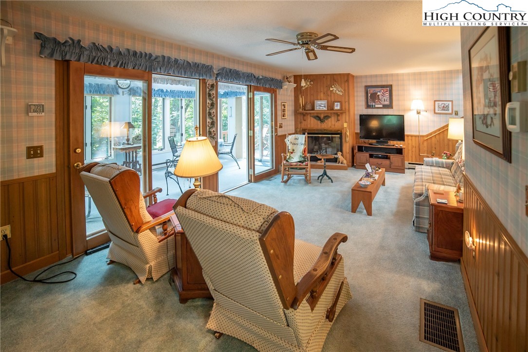 Newland, North Carolina 28657, United States, 3 Bedrooms Bedrooms, ,3 BathroomsBathrooms,Residential,Active,163524