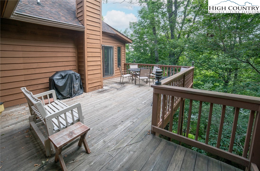 Newland, North Carolina 28657, United States, 3 Bedrooms Bedrooms, ,3 BathroomsBathrooms,Residential,Active,163524