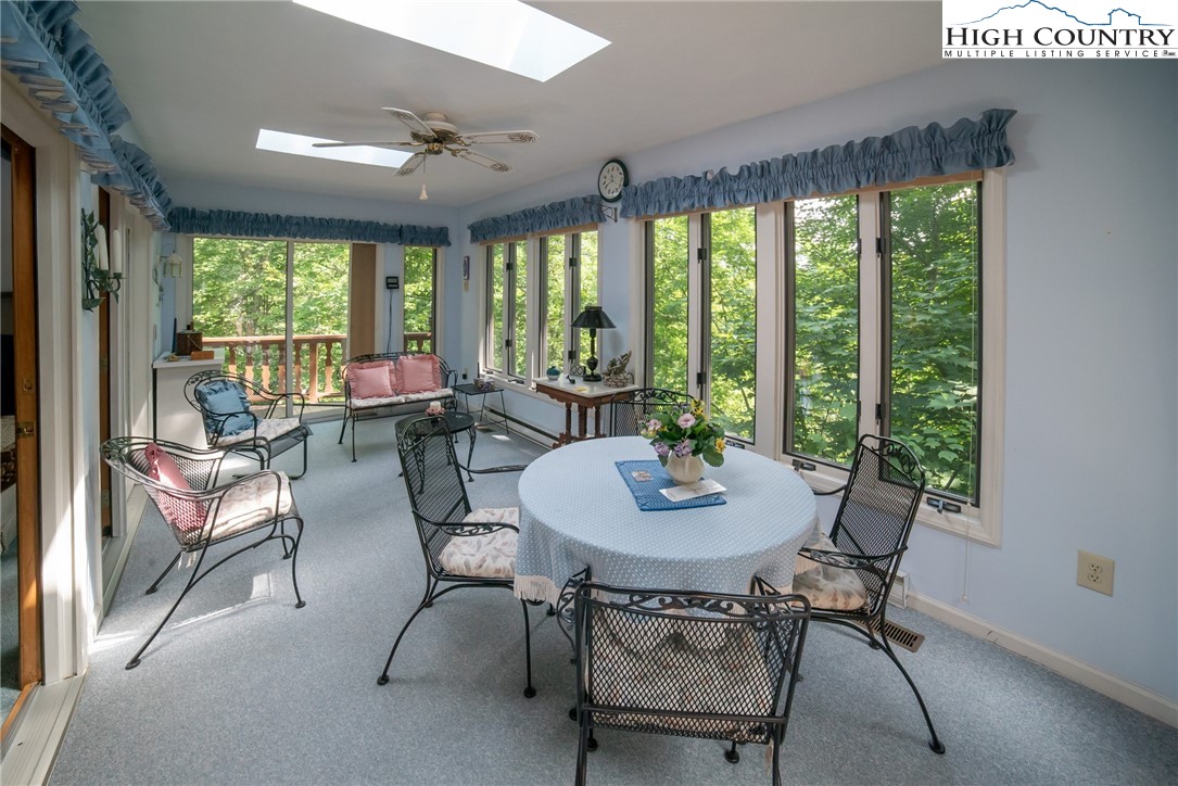 Newland, North Carolina 28657, United States, 3 Bedrooms Bedrooms, ,3 BathroomsBathrooms,Residential,Active,163524