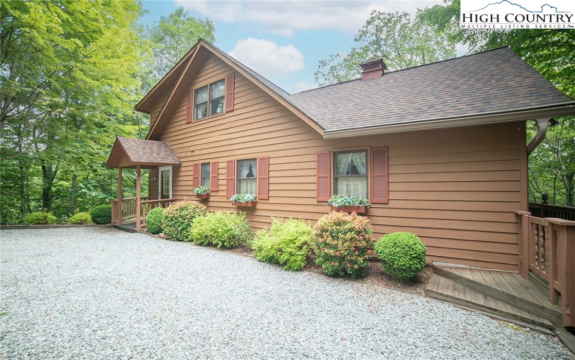 Newland, North Carolina 28657, United States, 3 Bedrooms Bedrooms, ,3 BathroomsBathrooms,Residential,Active,163524