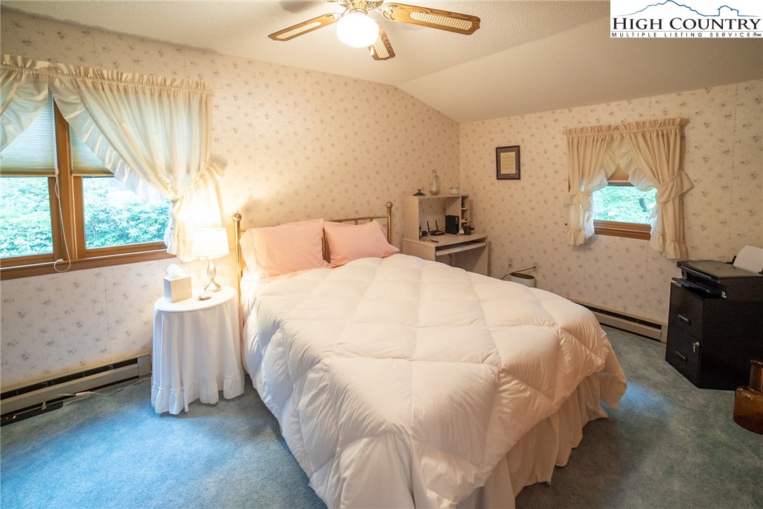 Newland, North Carolina 28657, United States, 3 Bedrooms Bedrooms, ,3 BathroomsBathrooms,Residential,Active,163524