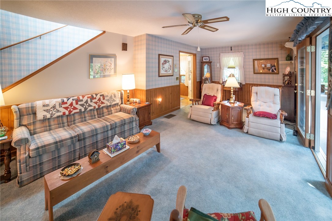 Newland, North Carolina 28657, United States, 3 Bedrooms Bedrooms, ,3 BathroomsBathrooms,Residential,Active,163524