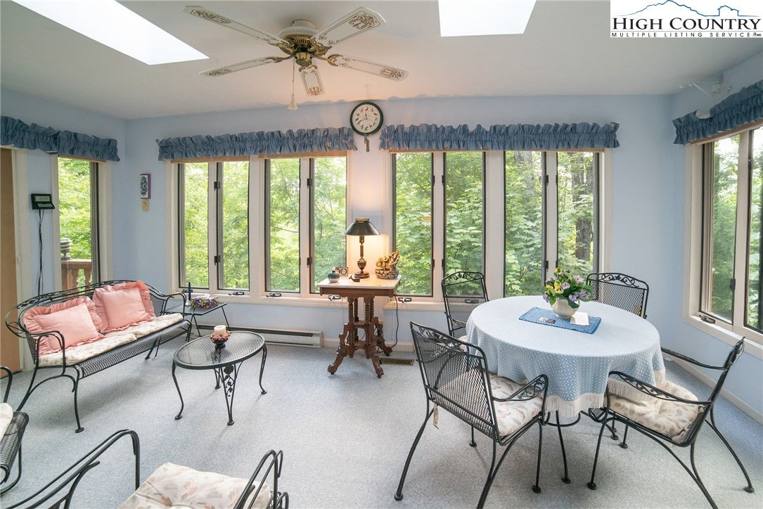 Newland, North Carolina 28657, United States, 3 Bedrooms Bedrooms, ,3 BathroomsBathrooms,Residential,Active,163524